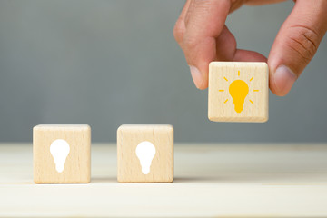 小米、华为、三星：当下三款主流折叠屏手机摸机对比